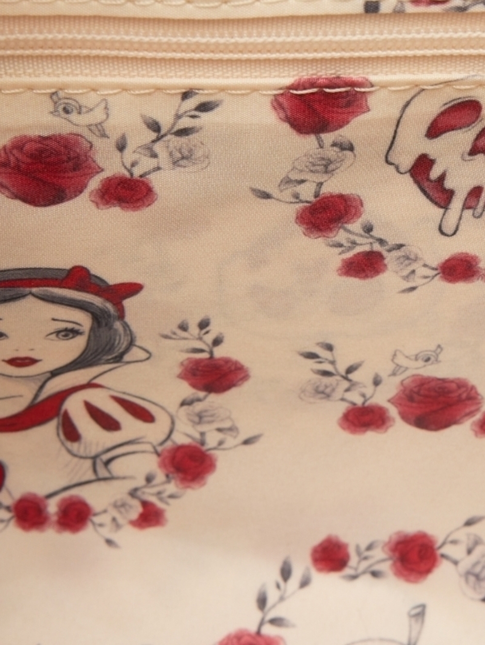 Loungefly Disney Snow White White Roses Tote Crossbody Bag Exclusive NWT - Picture 6 of 7